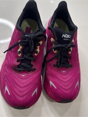 Hoka One One Arahi 6 Womens Shoes Size 7.5B Festival Fuchsia Ibis Rose Sneakers